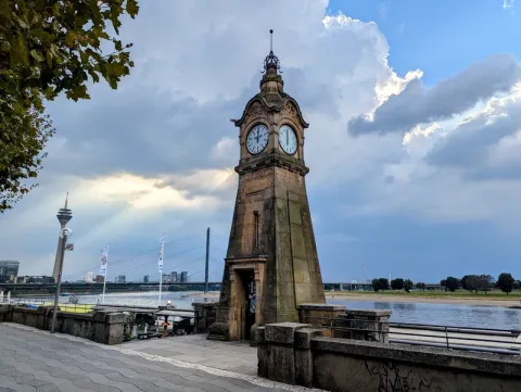 Düsseldorf Pegeluhr